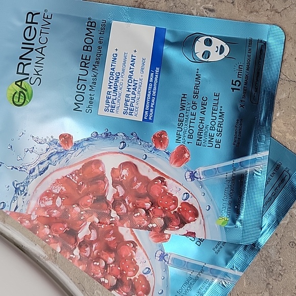 Garnier SkinActive Moisture Bomb Hydrating Mask (pack of 2) - Picture 1 of 2